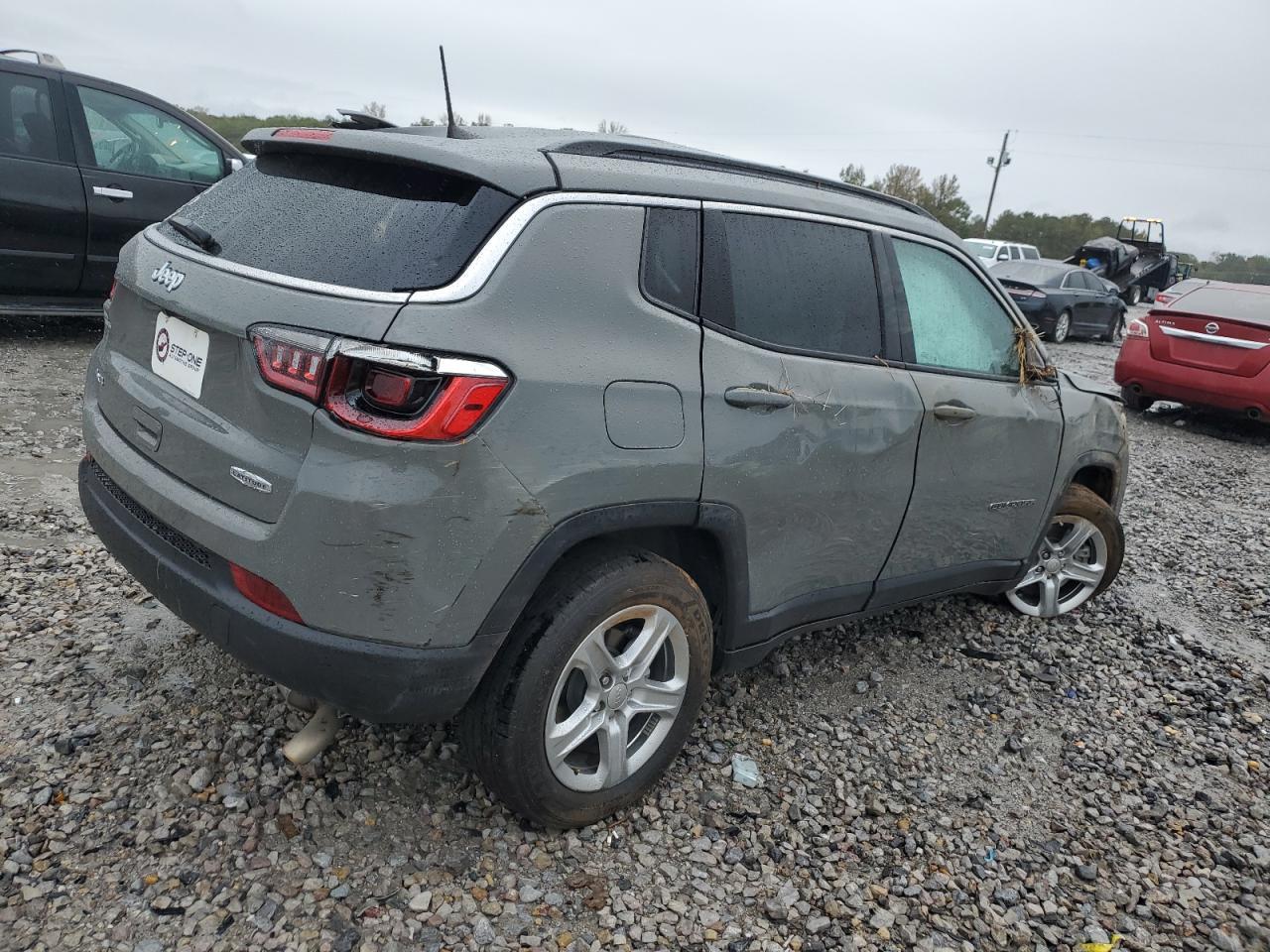 2023 Jeep Compass Latitude - Image 3