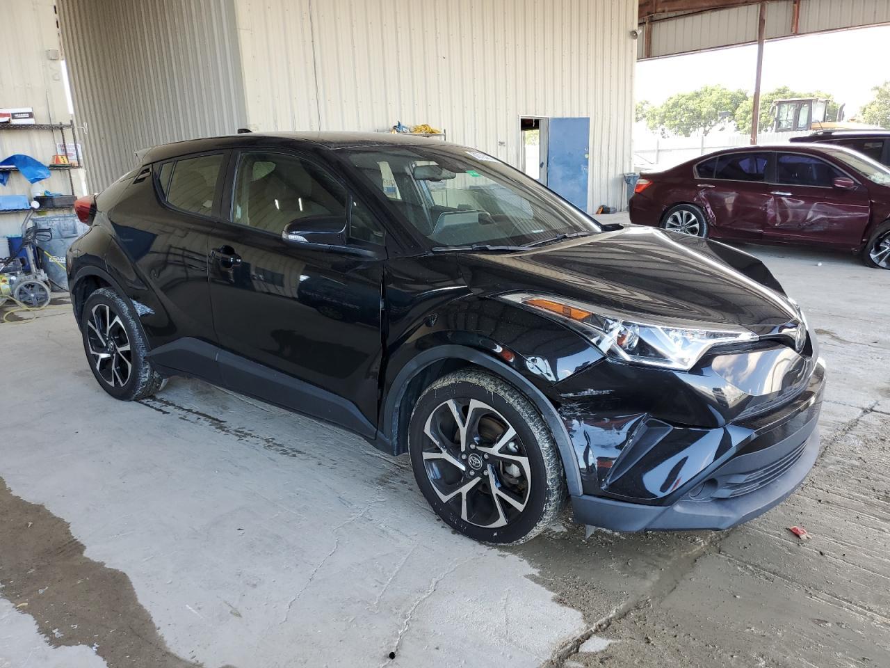 2019 Toyota C-Hr Xle - Image 4