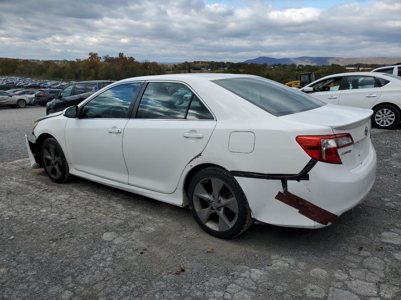 2014 Toyota Camry L - Фото 2