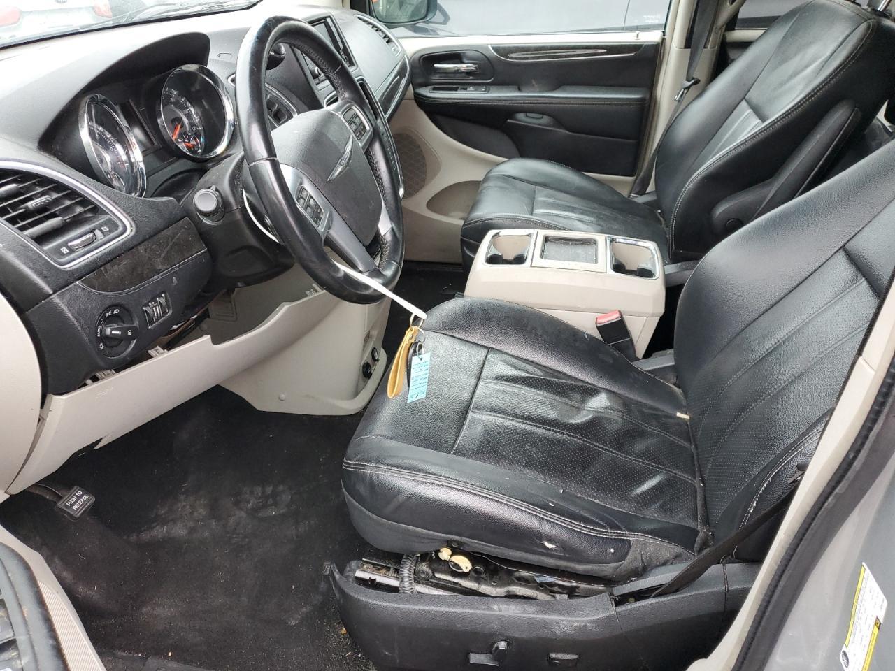 2012 Chrysler Town & Country Touring - Image 7