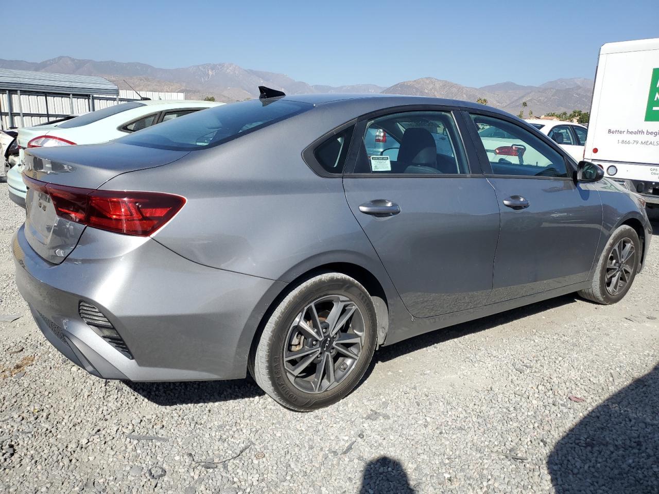 2022 Kia Forte Fe - Фото 3