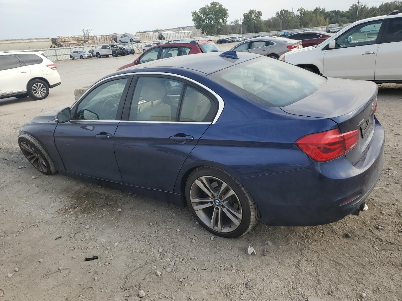 2017 BMW 330 Xi - Фото 2