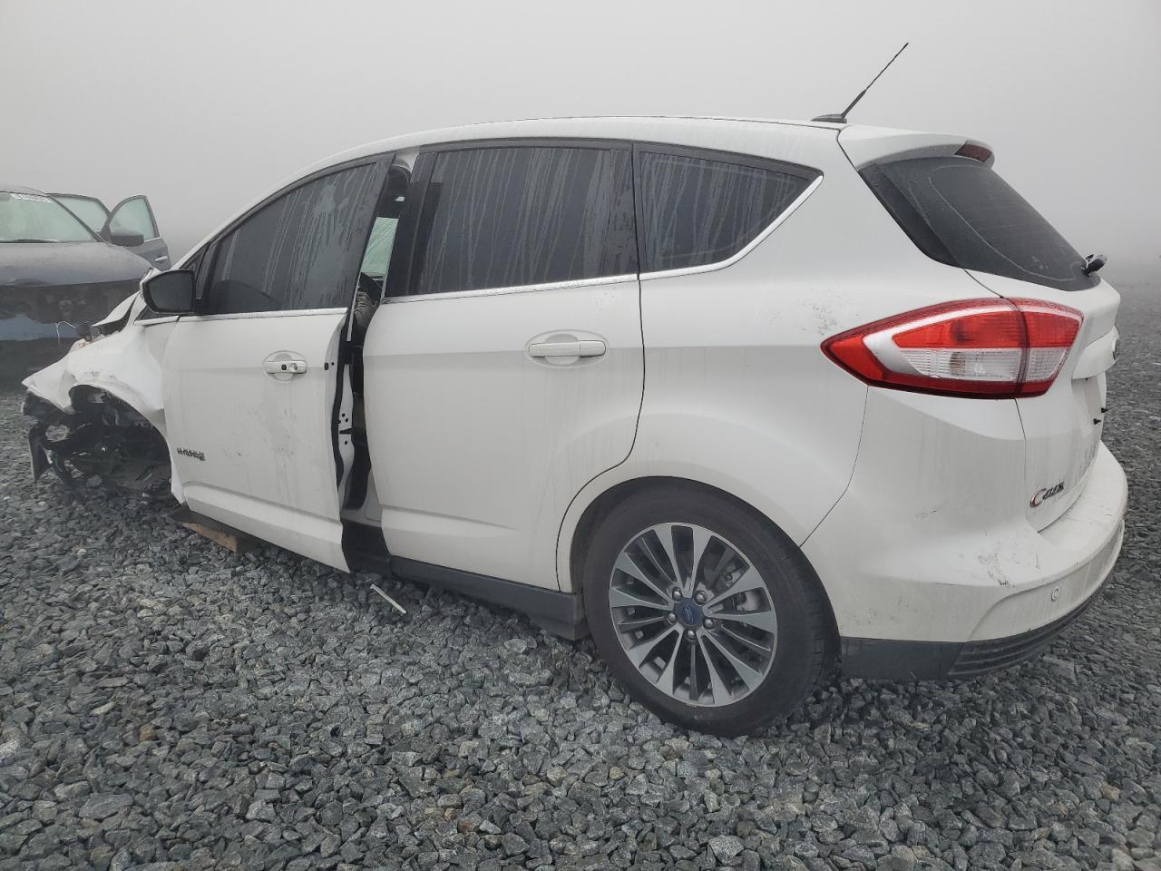 2017 Ford C-Max Titanium - Фото 2
