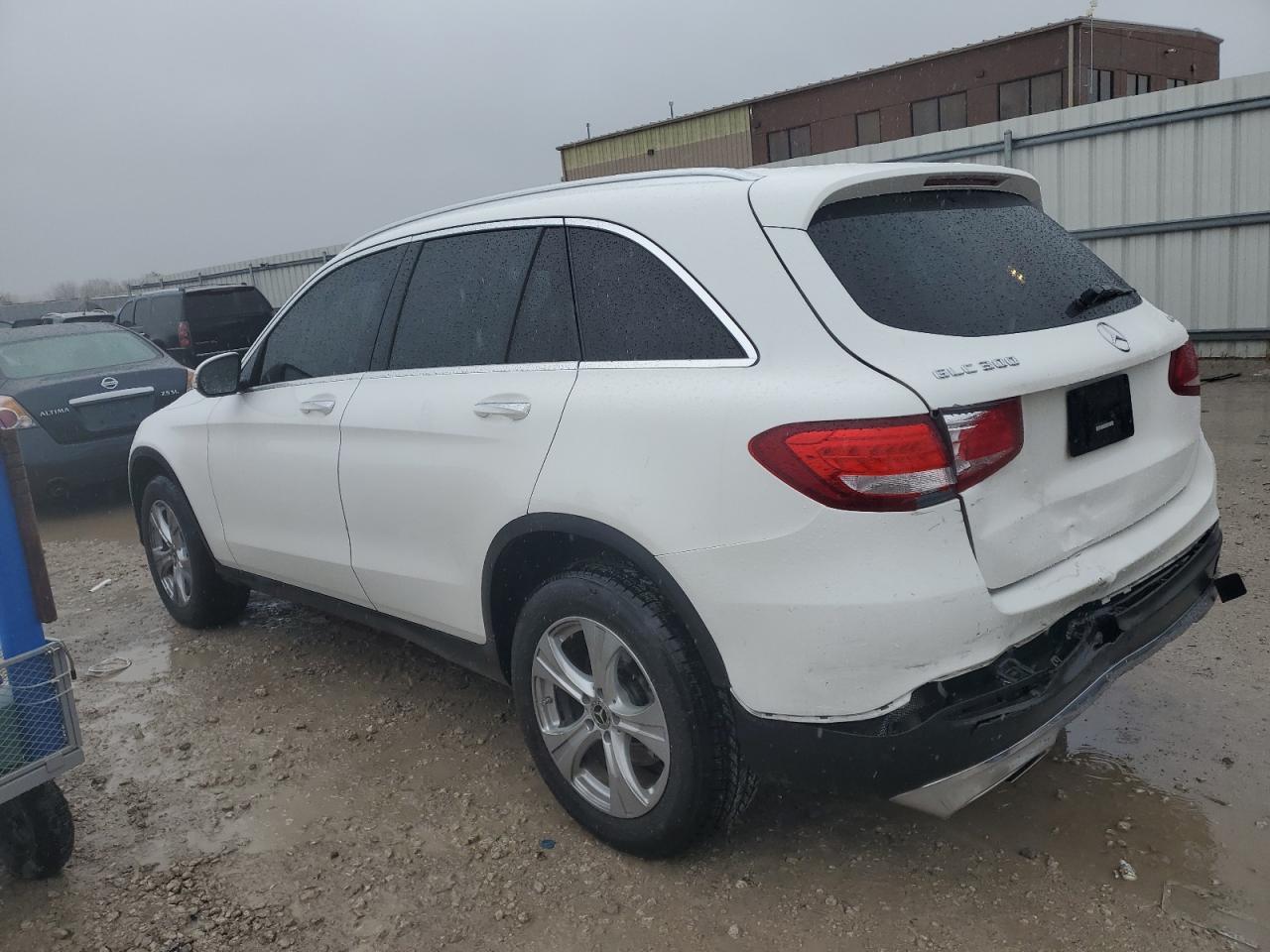 2017 Mercedes-Benz Glc 300 4Matic - Image 2
