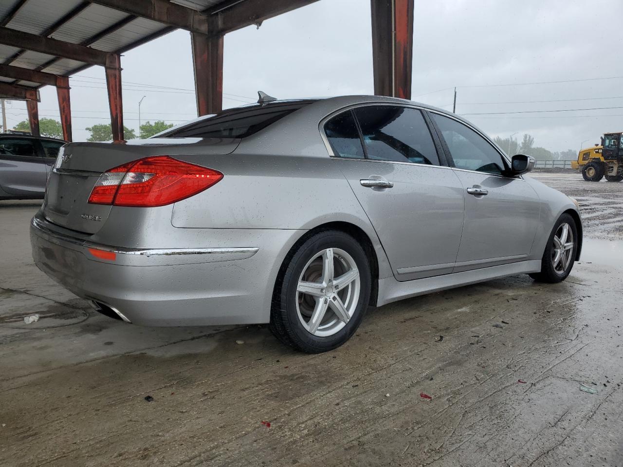 2012 Hyundai Genesis 3.8L - Фото 3