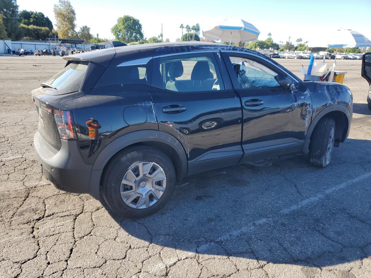 2025 Nissan Kicks S - Image 3