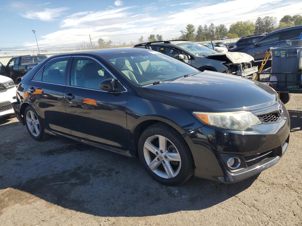 2014 Toyota Camry L - Фото 4