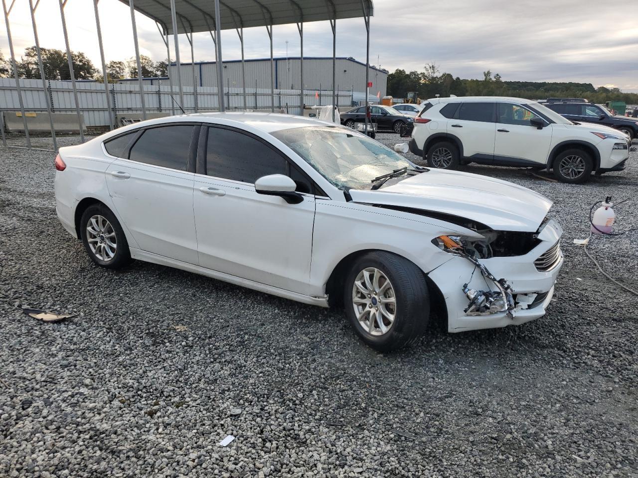 2017 Ford Fusion S - Фото 4