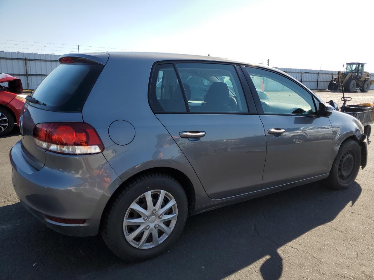2011 Volkswagen Golf - Image 3