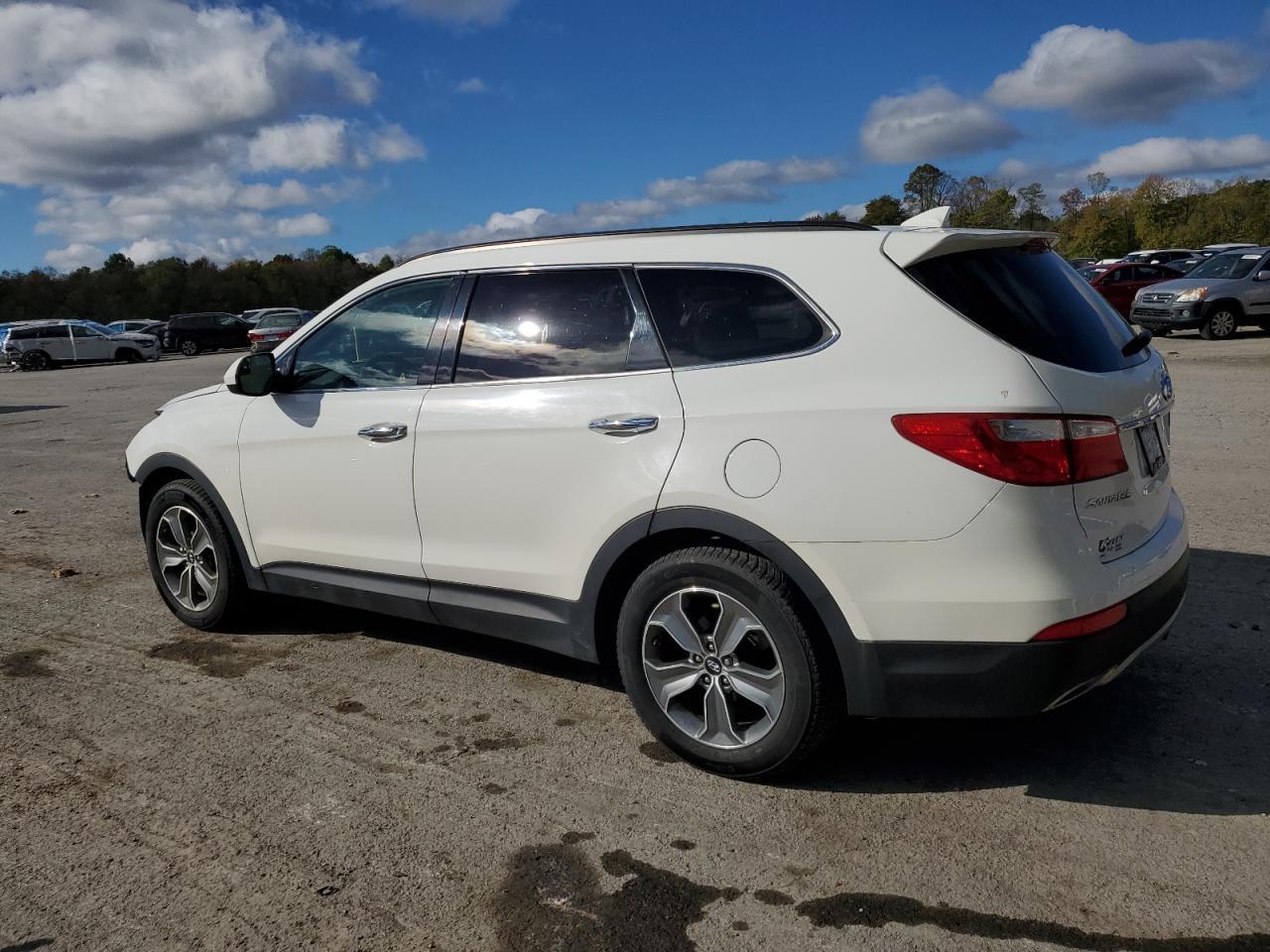 2016 Hyundai Santa Fe Se - Image 2