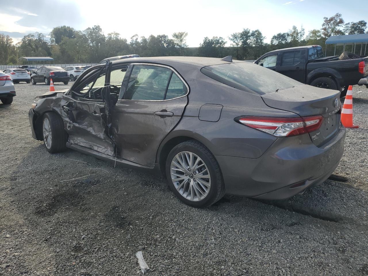 2020 Toyota Camry Xle - Image 2