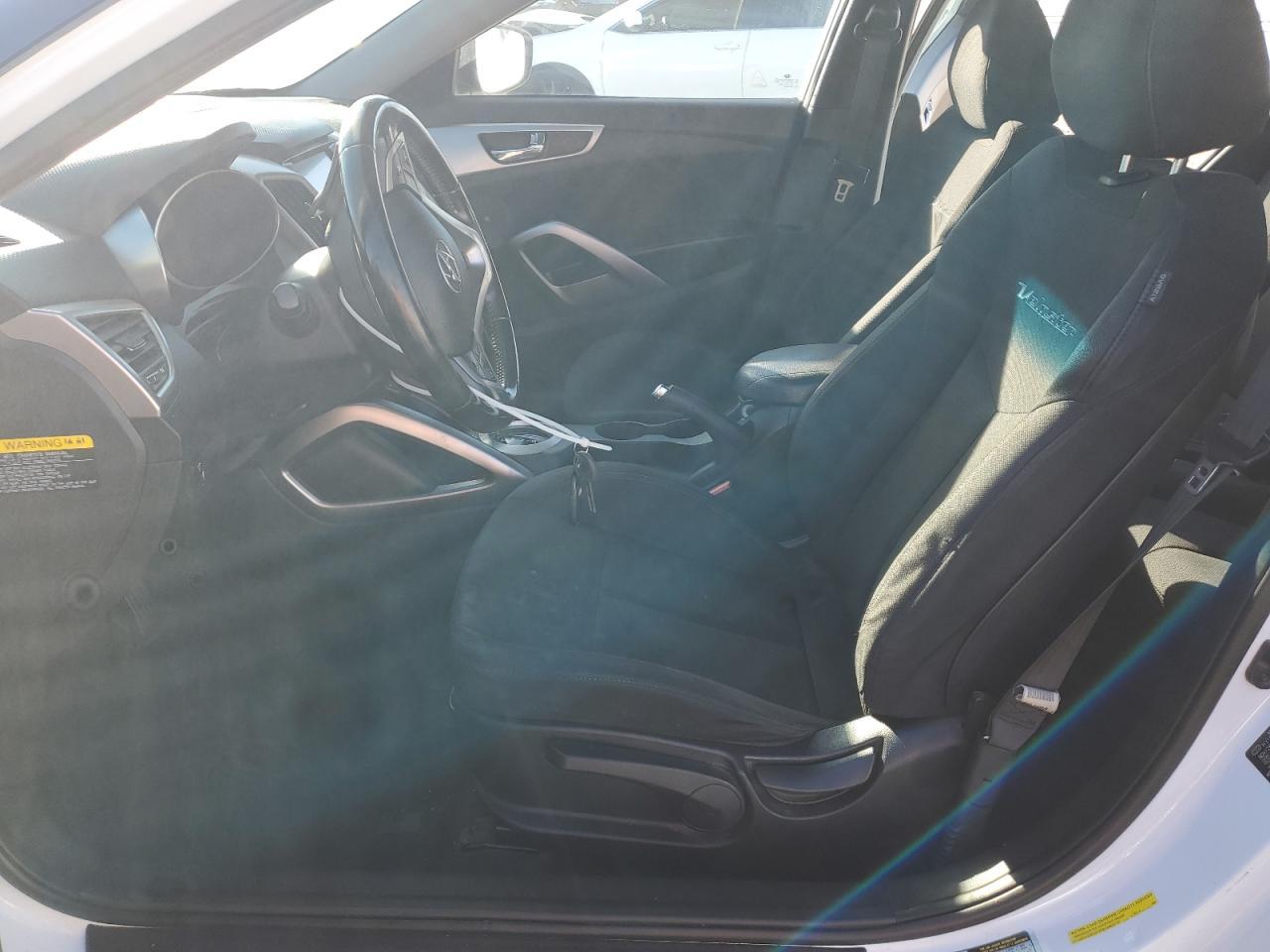 2017 Hyundai Veloster - Image 7