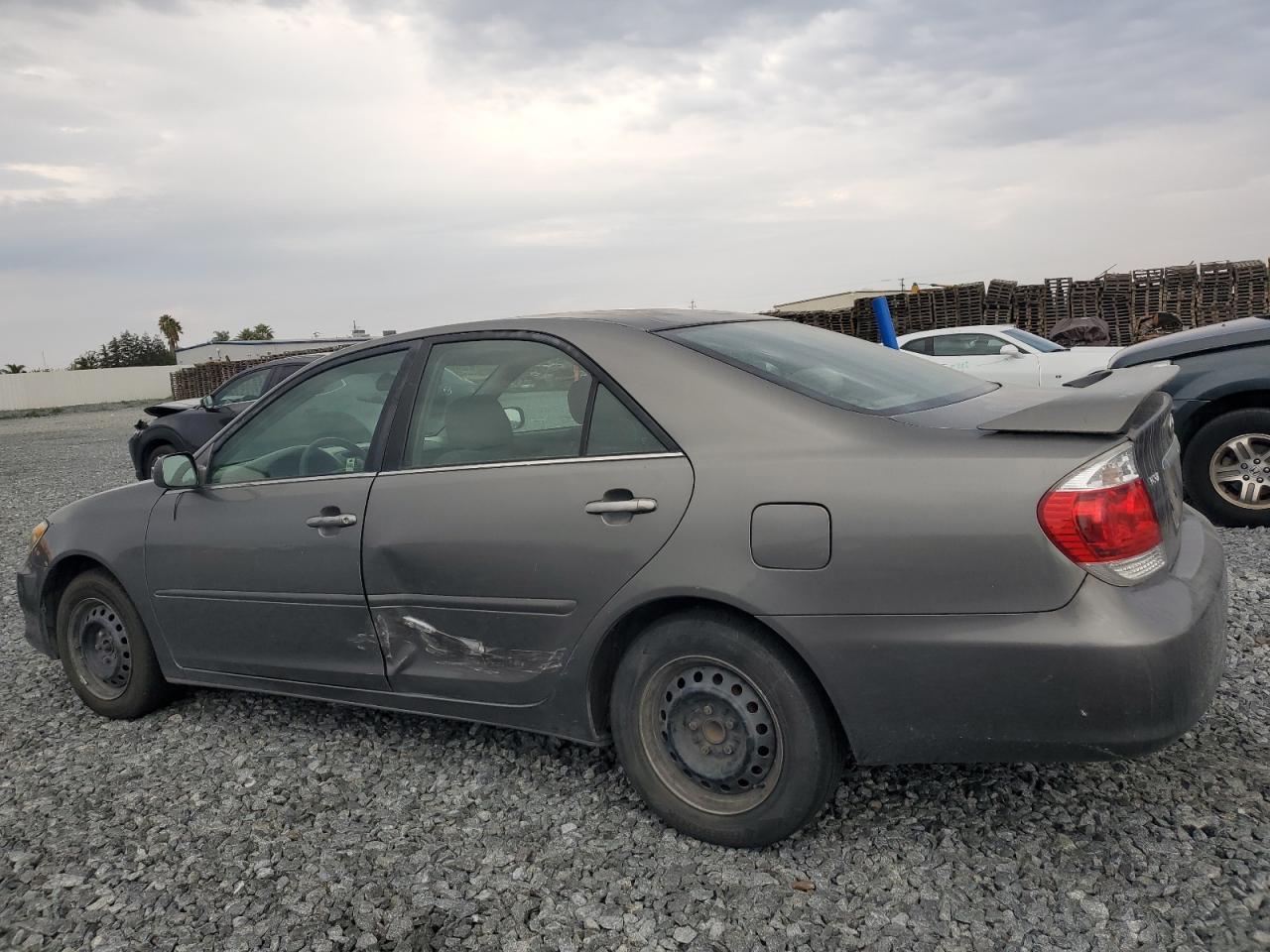 2005 Toyota Camry Le - Image 2