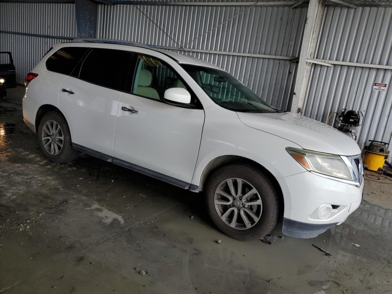 2013 Nissan Pathfinder S - Image 4