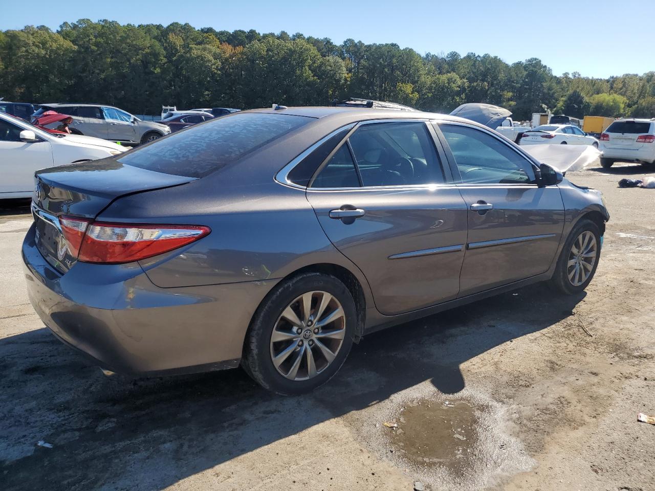 2016 Toyota Camry Le - Фото 3