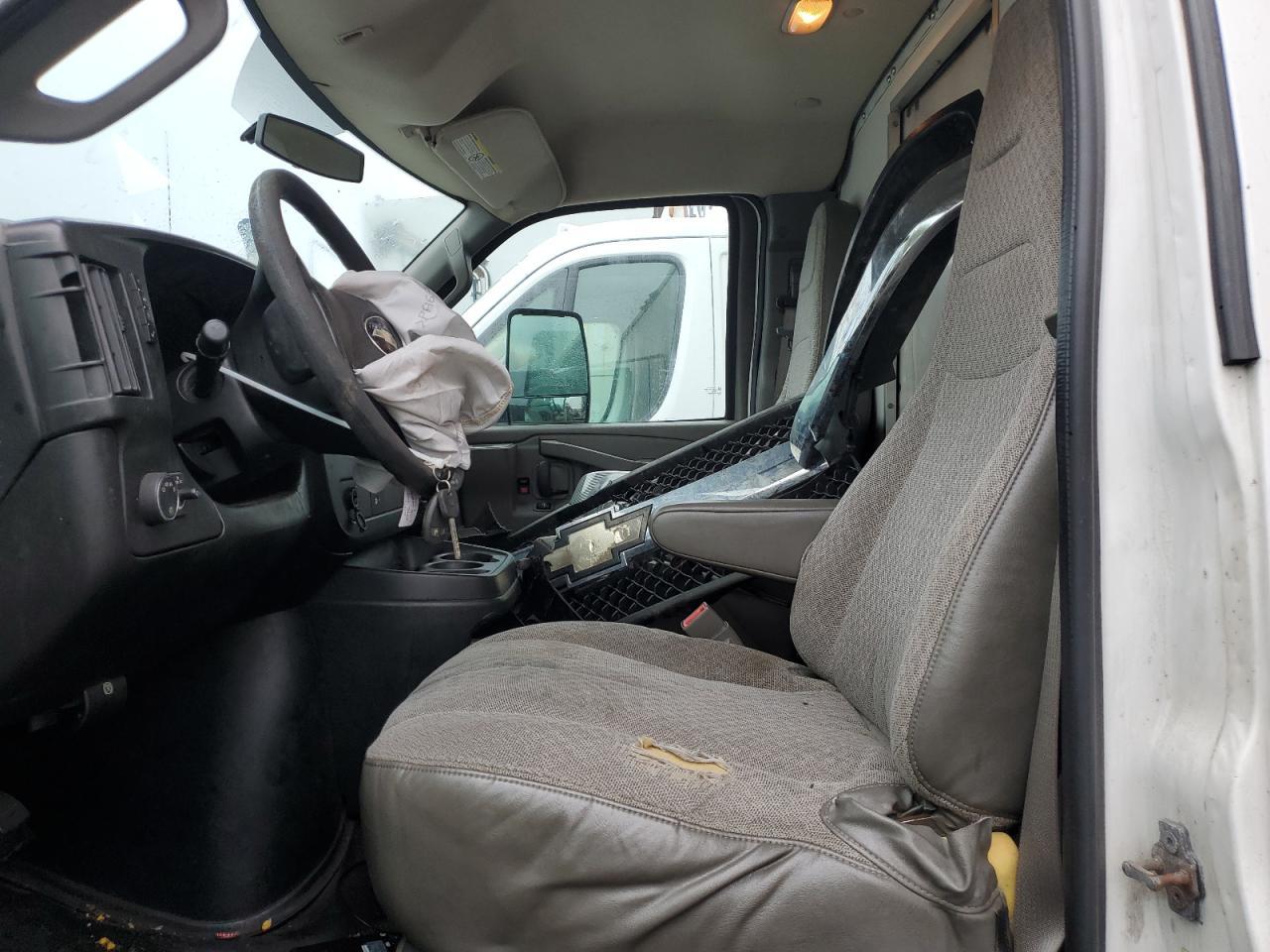 2016 Chevrolet Express G4500 - Фото 7