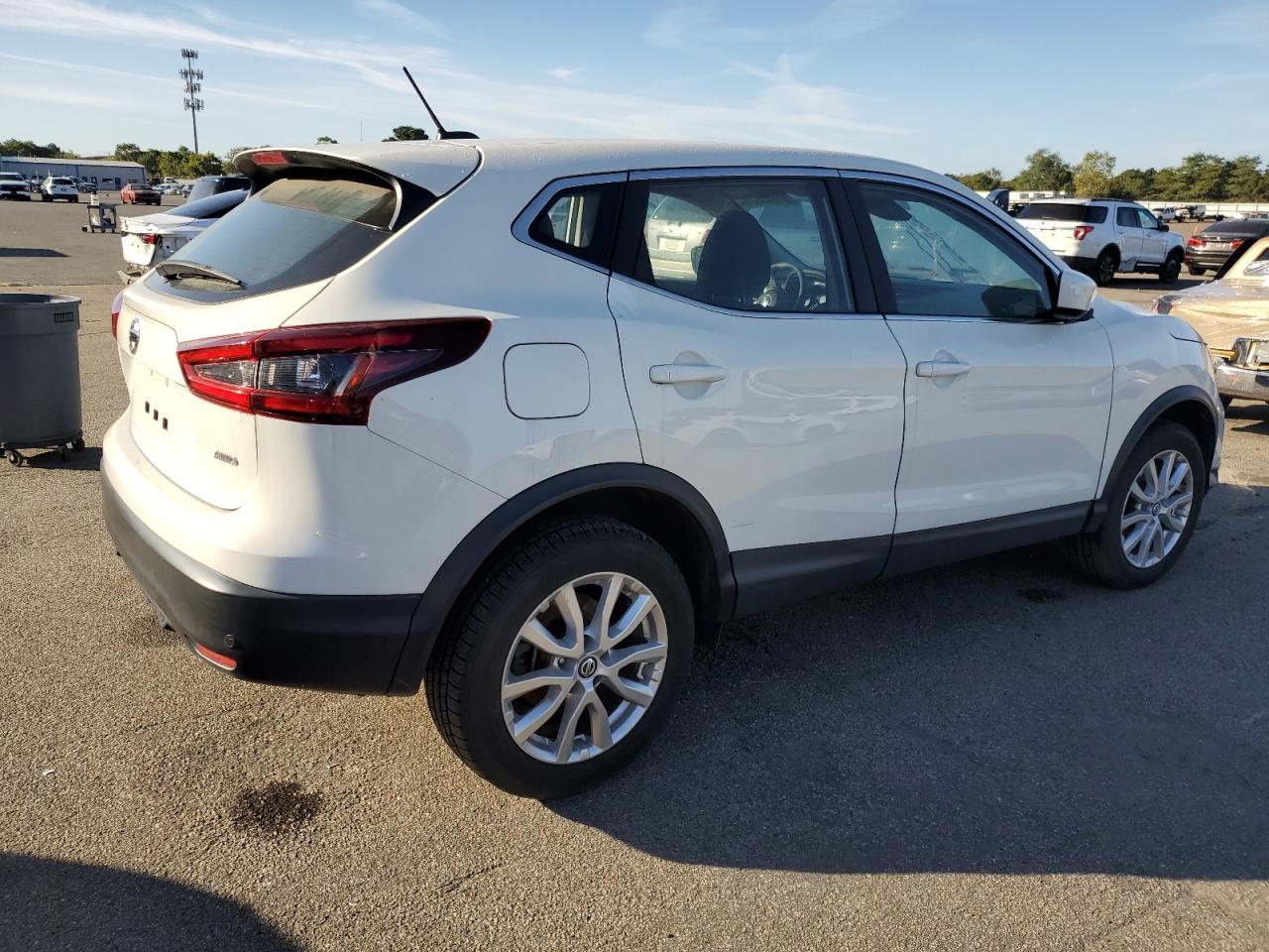 2021 Nissan Rogue Sport S - Фото 3