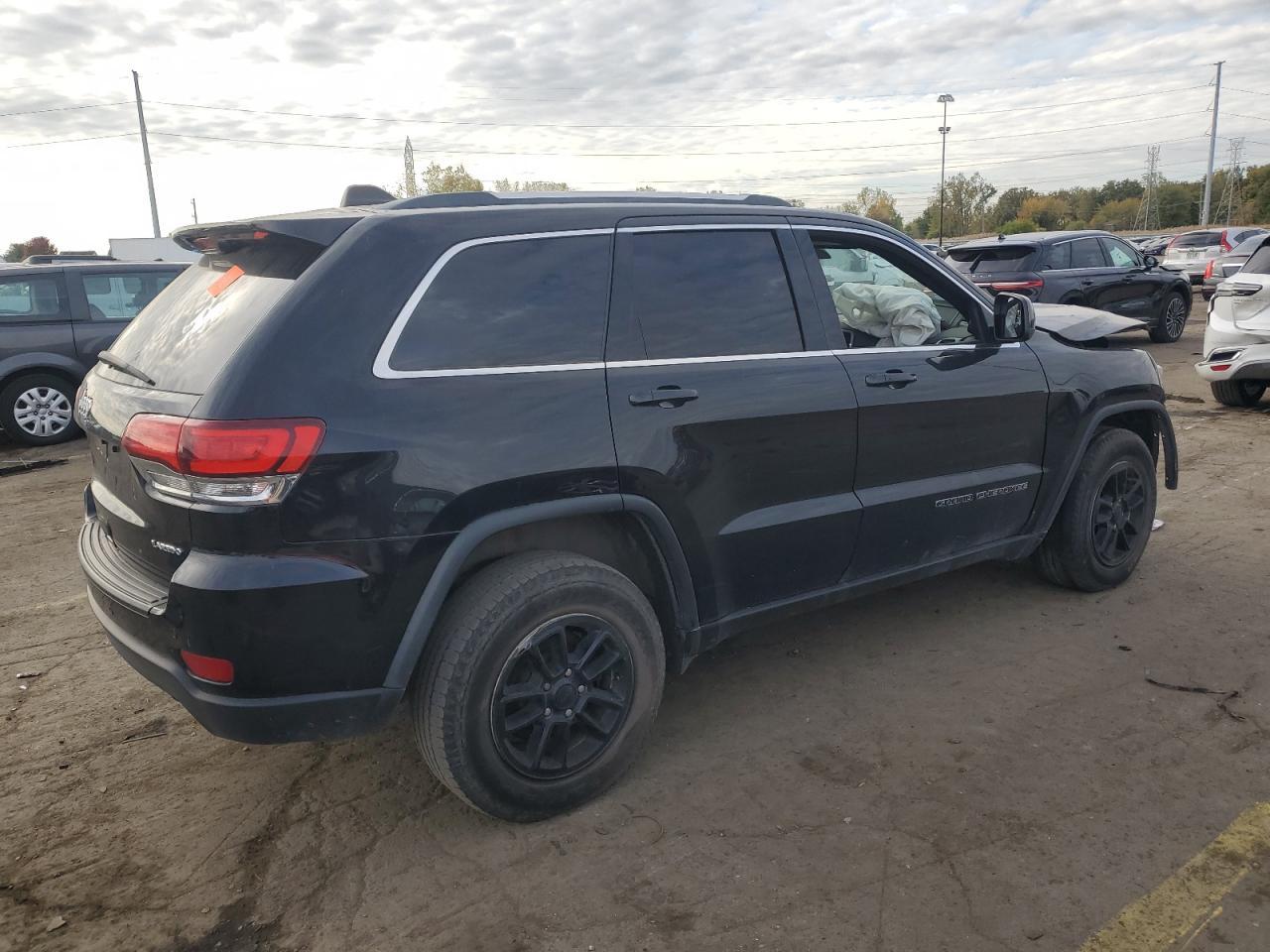 2020 Jeep Grand Cherokee Laredo - Image 3