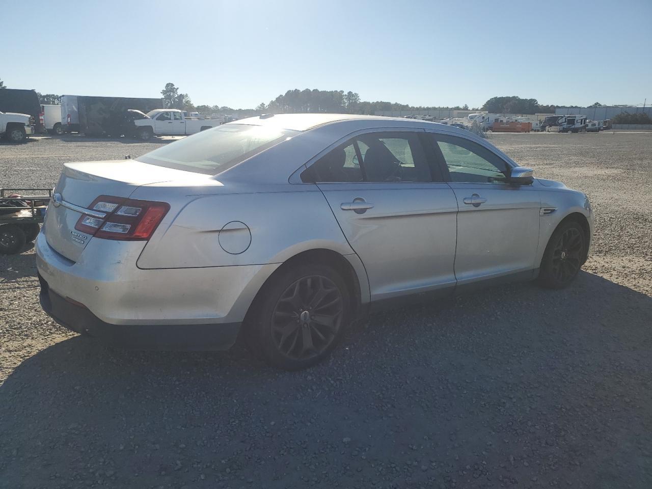 2016 Ford Taurus Limited - Image 3