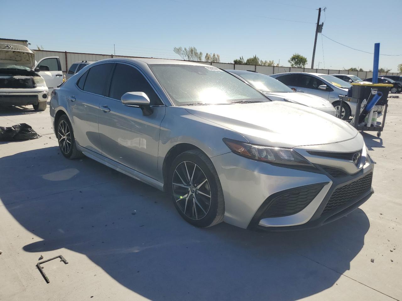 2022 Toyota Camry Se - Фото 4