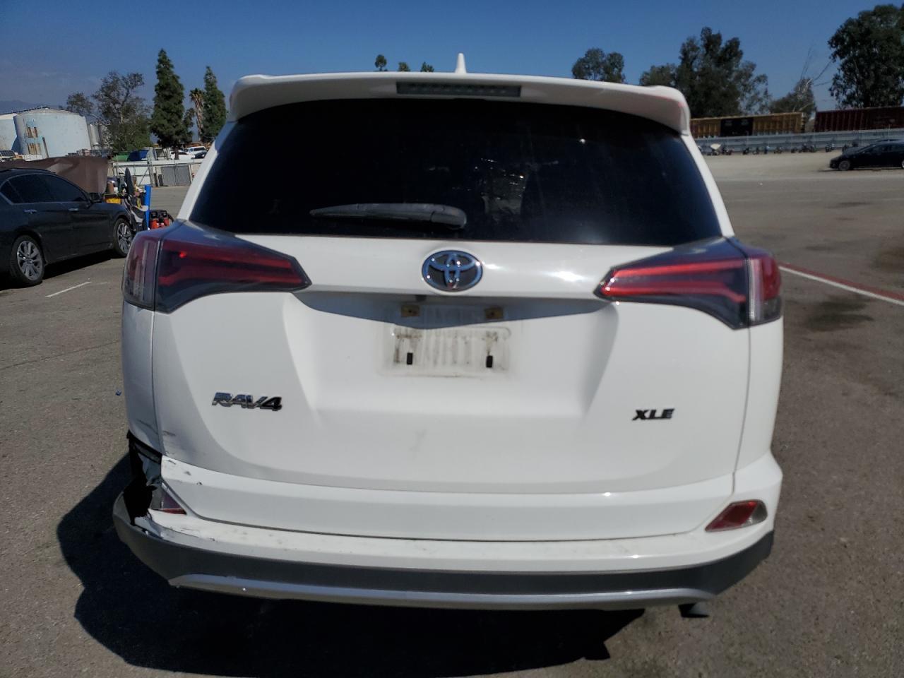 2017 Toyota Rav4 Xle - Image 6