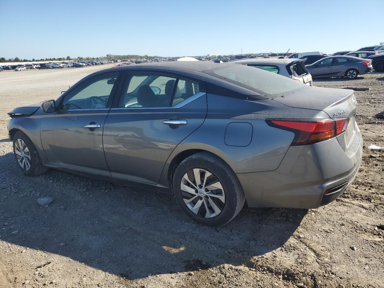 2020 Nissan Altima S - Фото 2