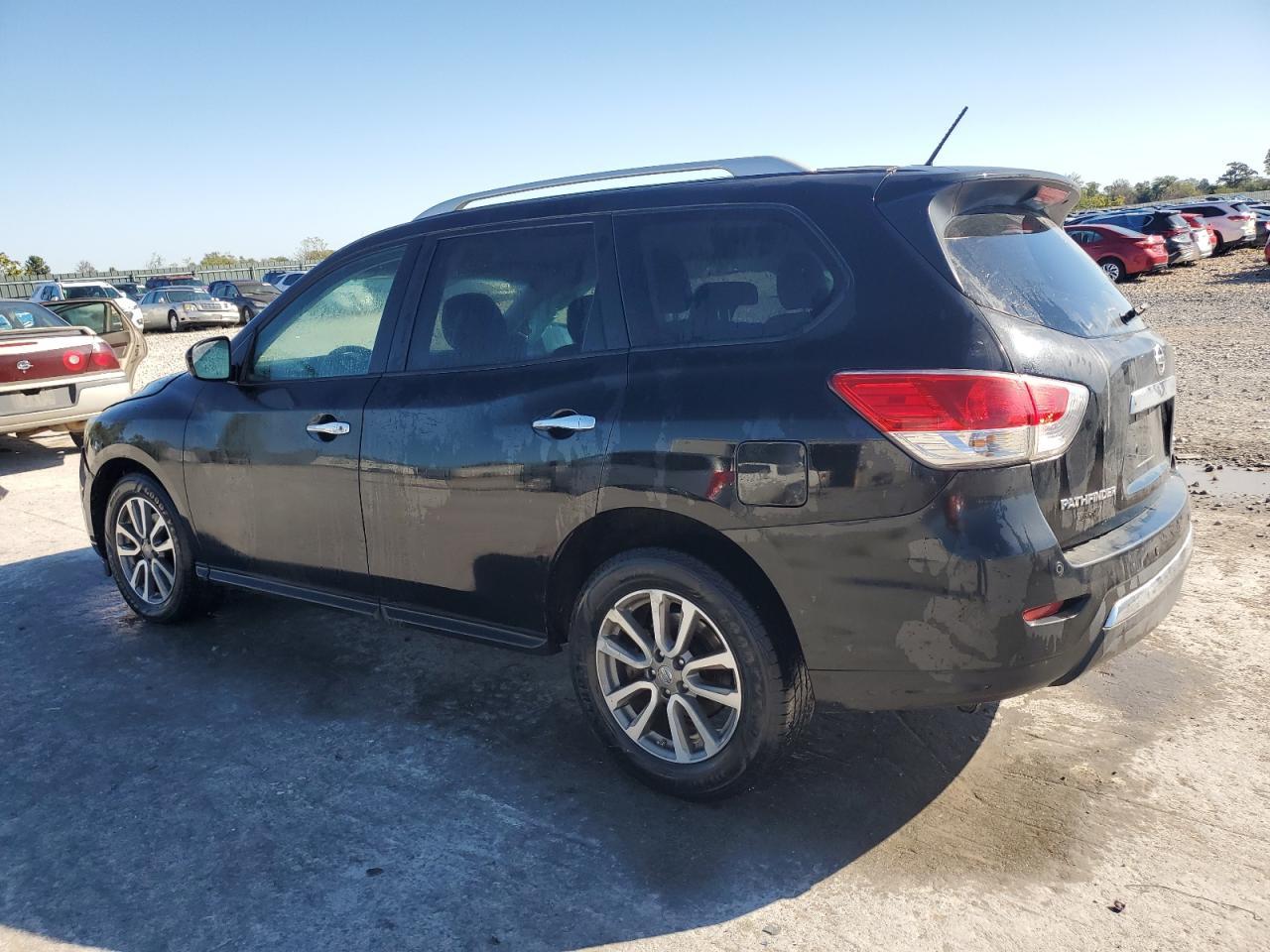 2015 Nissan Pathfinder S - Фото 2