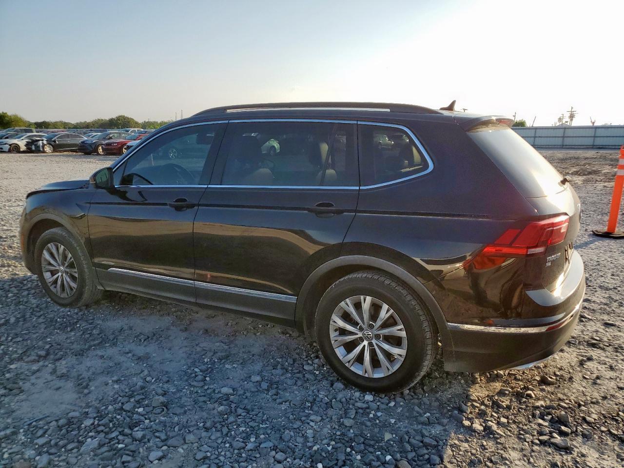 2018 Volkswagen Tiguan Se - Фото 2