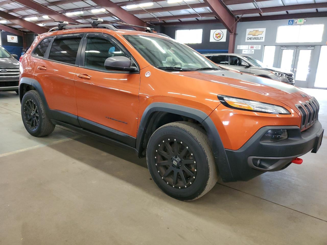 2016 Jeep Cherokee Trailhawk - Image 4
