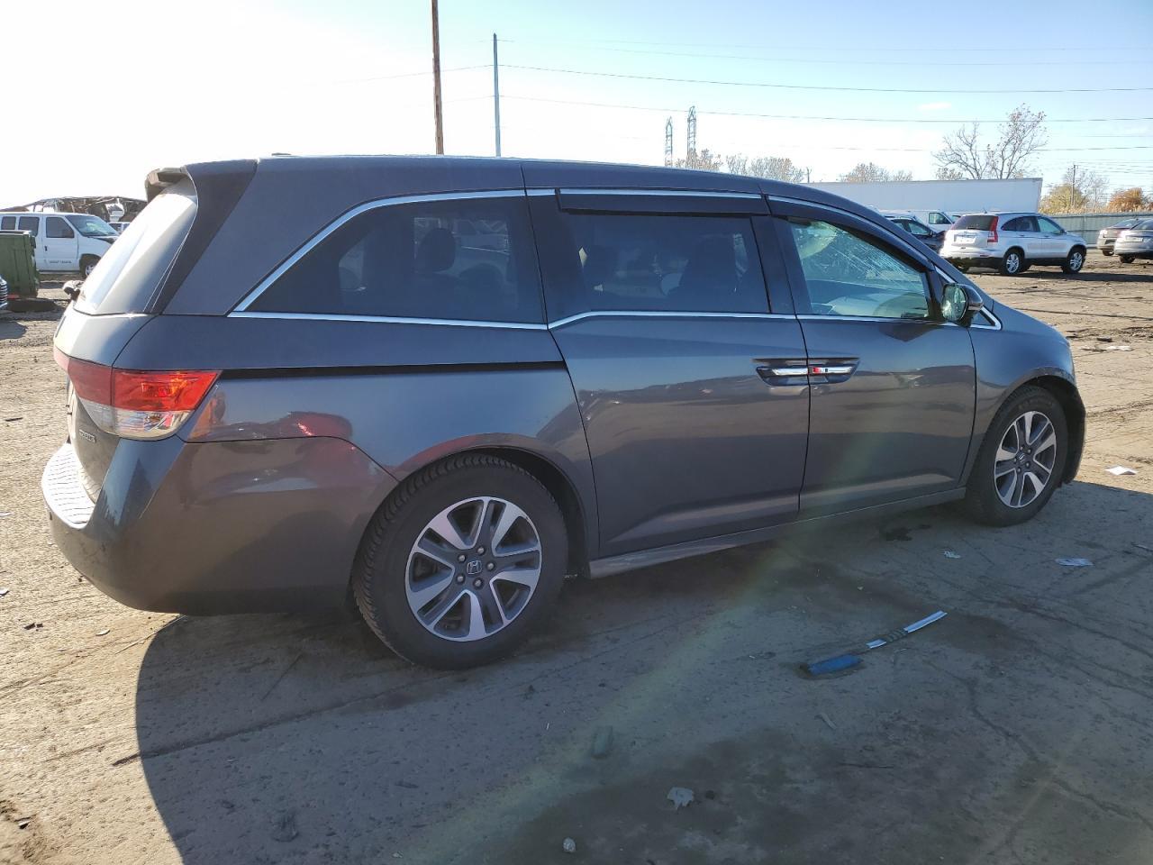 2015 Honda Odyssey Touring - Image 3