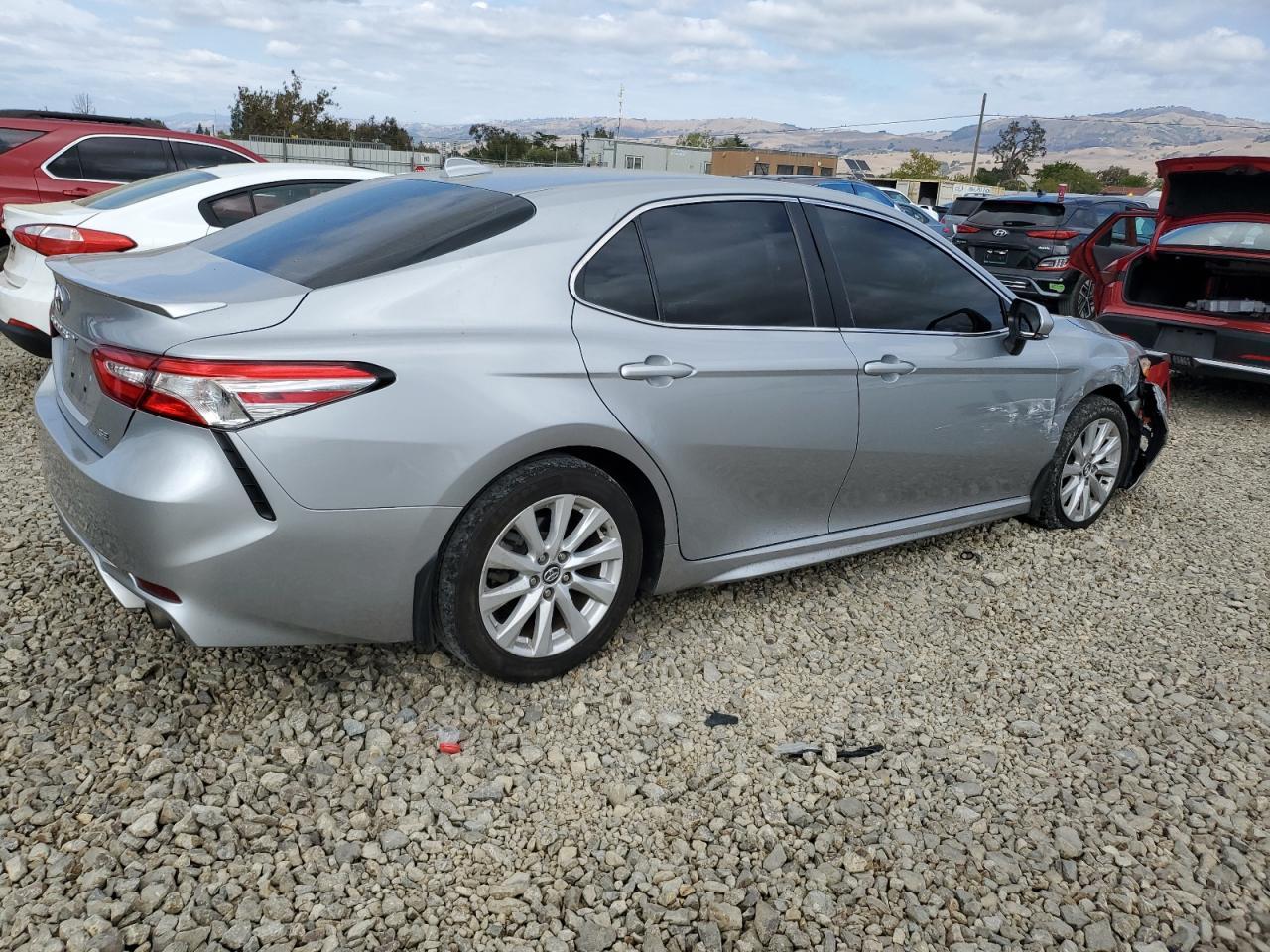 2020 Toyota Camry Se - Фото 3