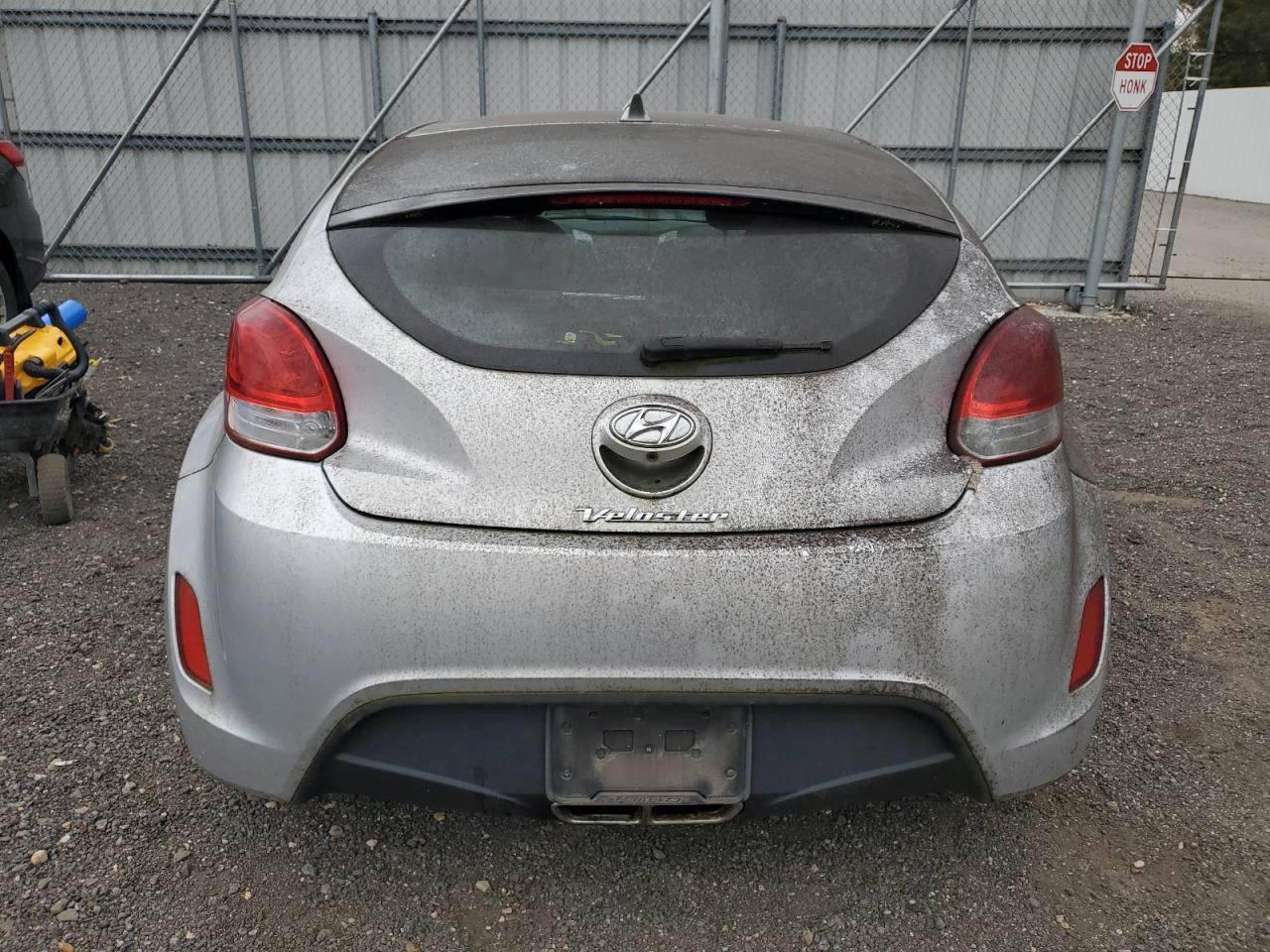 2015 Hyundai Veloster - Фото 6