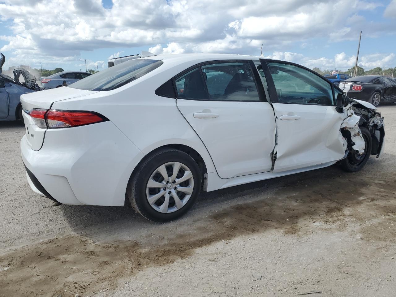 2021 Toyota Corolla Le - Image 3