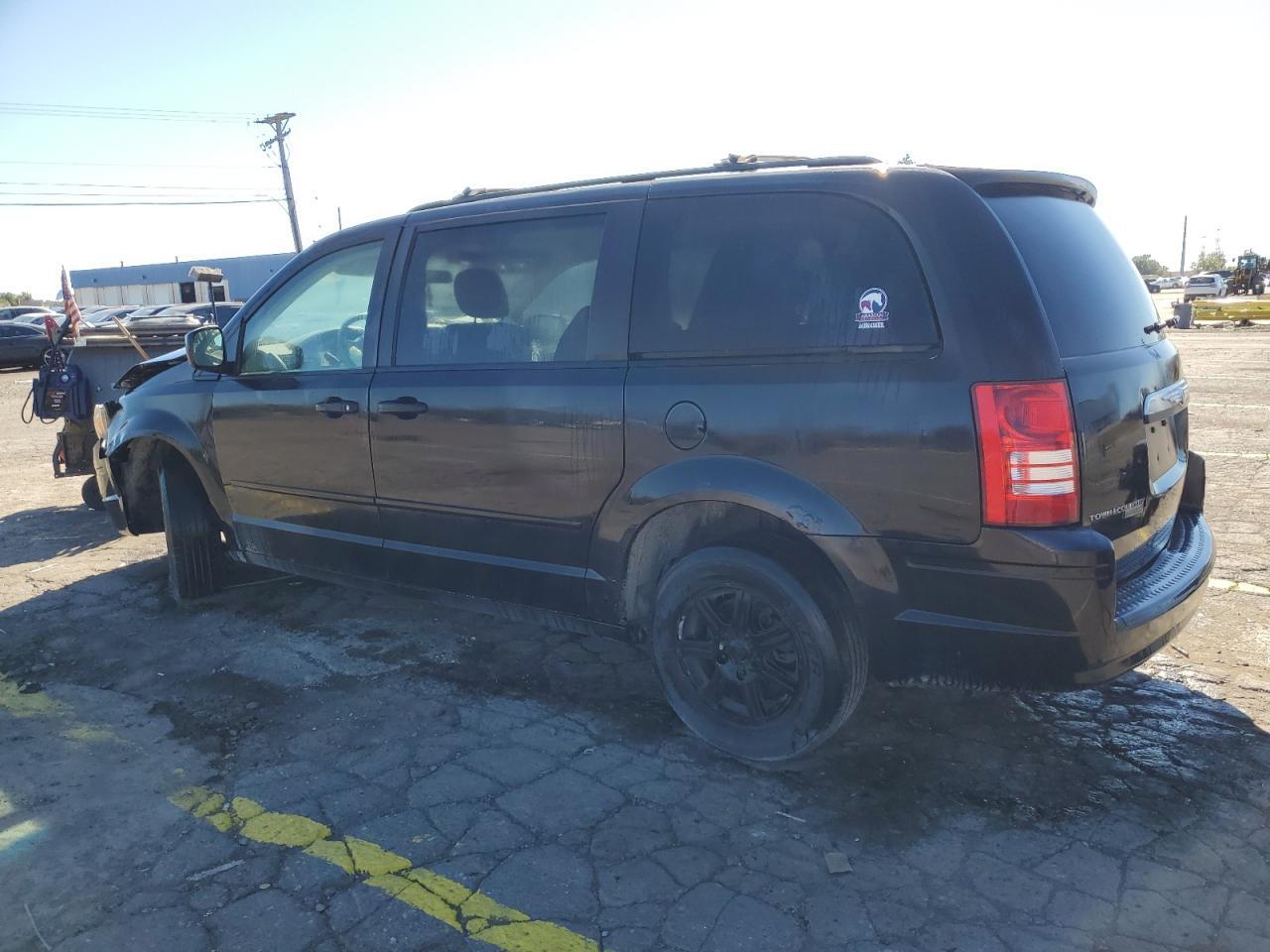 2008 Chrysler Town & Country Lx - Image 2