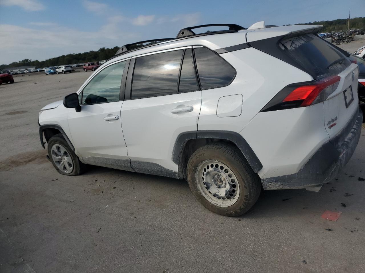 2021 Toyota Rav4 Le - Фото 2