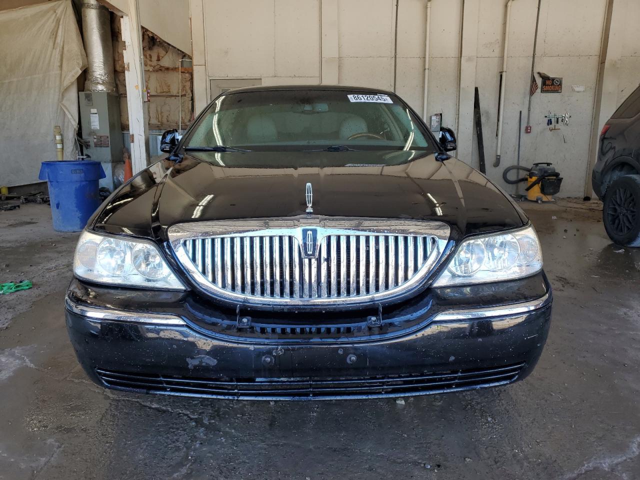 2009 Lincoln Town Car Signature Limited - Image 5