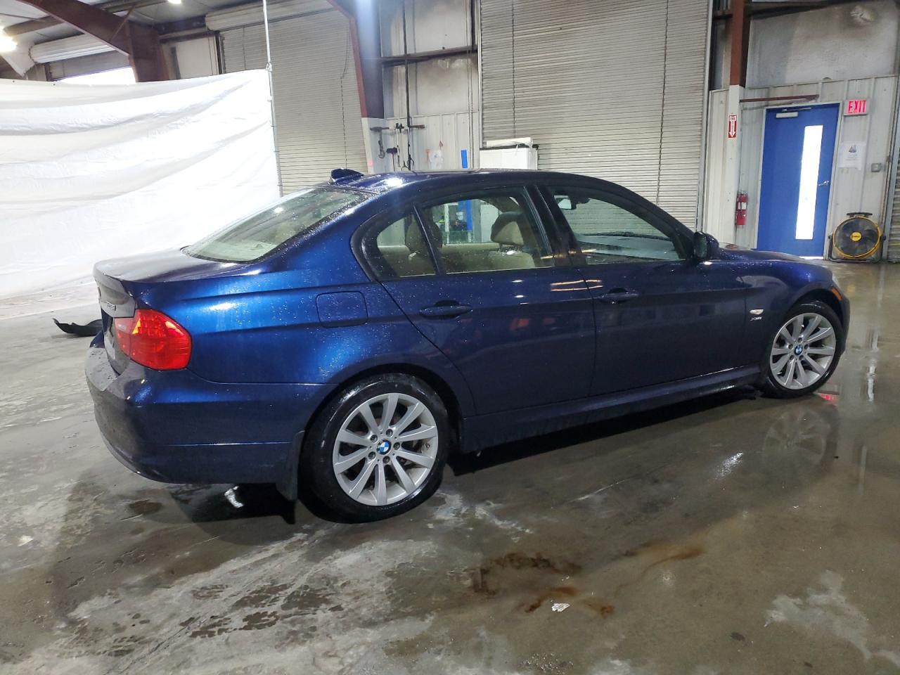 2011 BMW 328 Xi Sulev - Image 3