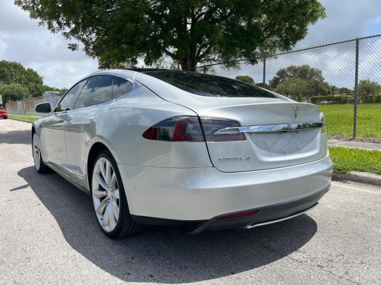 2012 Tesla Model S - Image 2