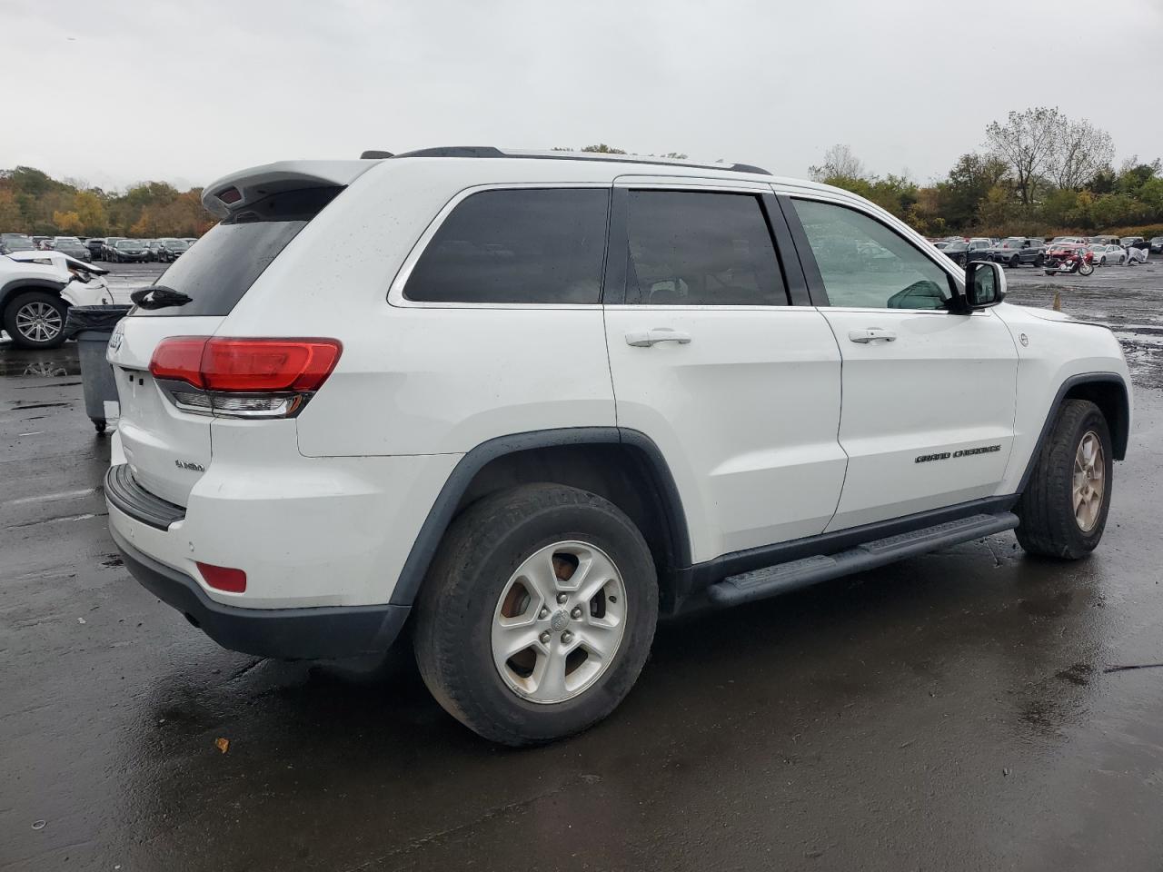 2017 Jeep Grand Cherokee Laredo - Image 3