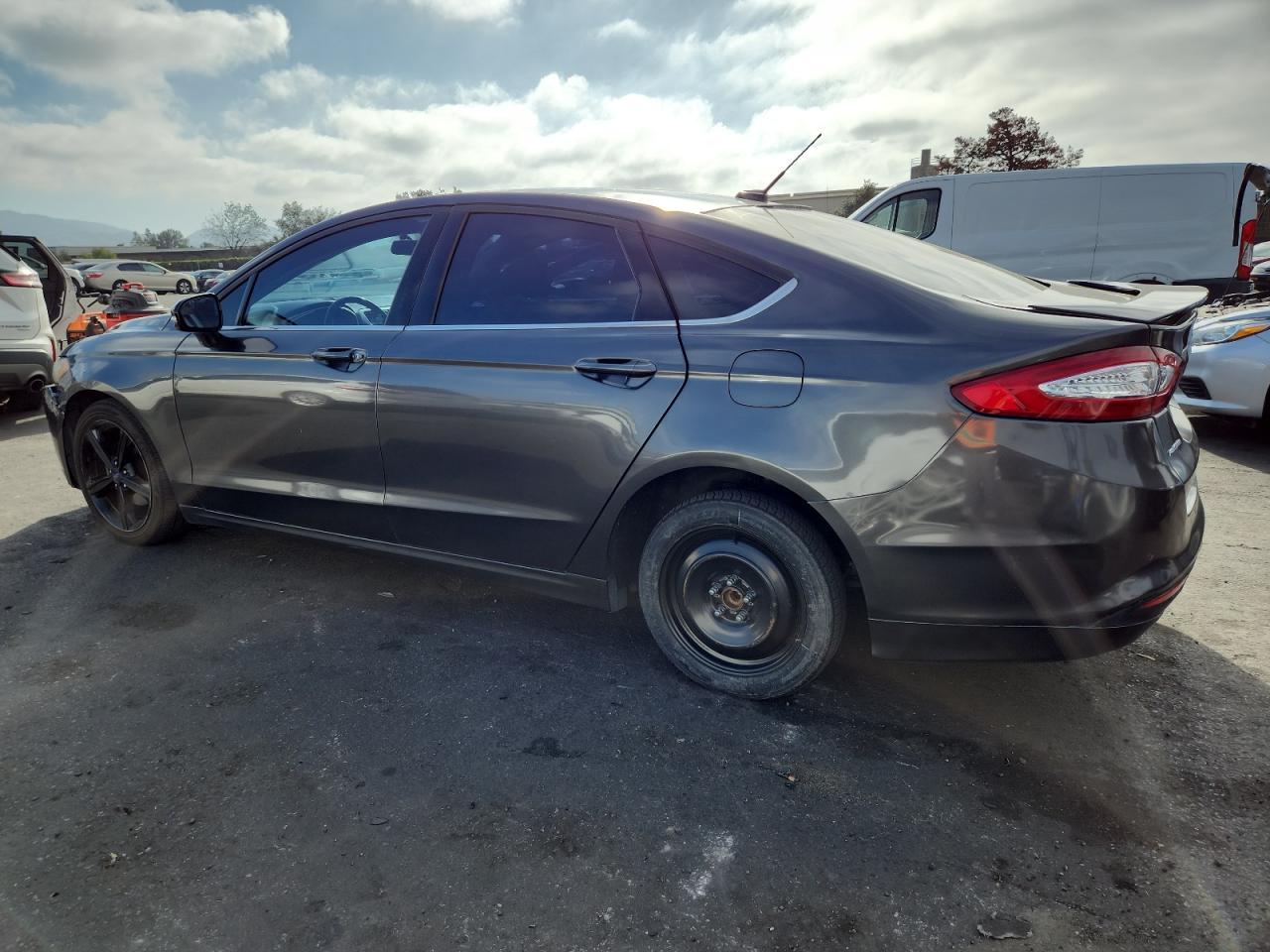 2016 Ford Fusion Se - Image 2