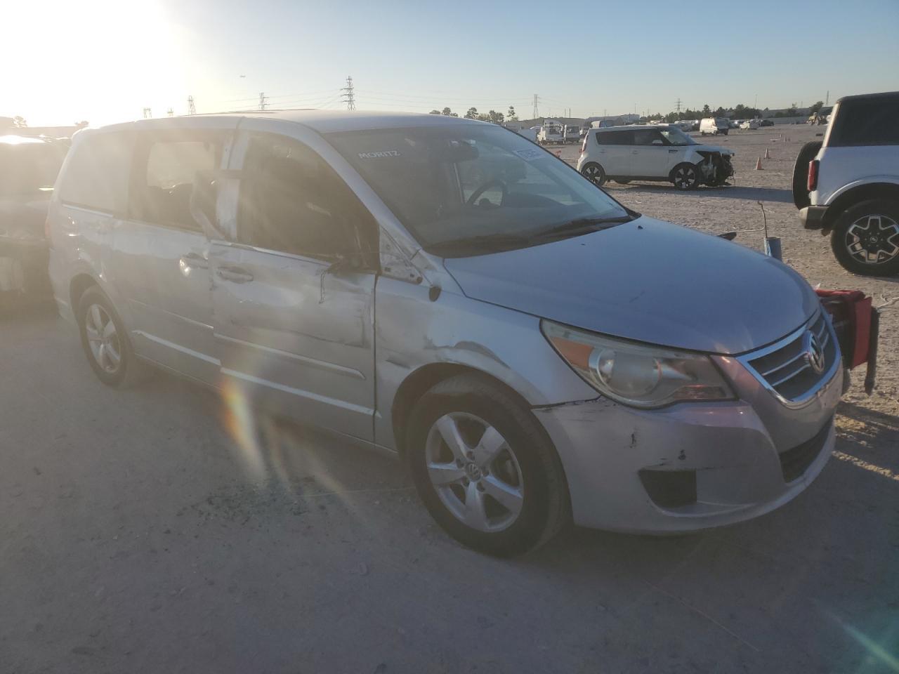 2010 Volkswagen Routan Se - Фото 4