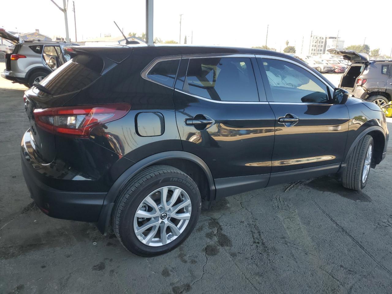 2021 Nissan Rogue Sport S - Image 3