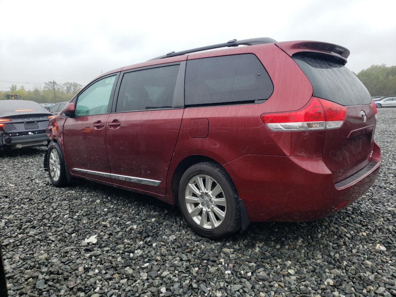 2012 Toyota Sienna Xle - Фото 2