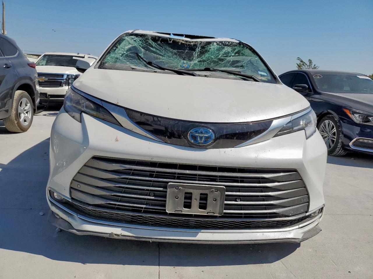 2022 Toyota Sienna Limited - Image 5