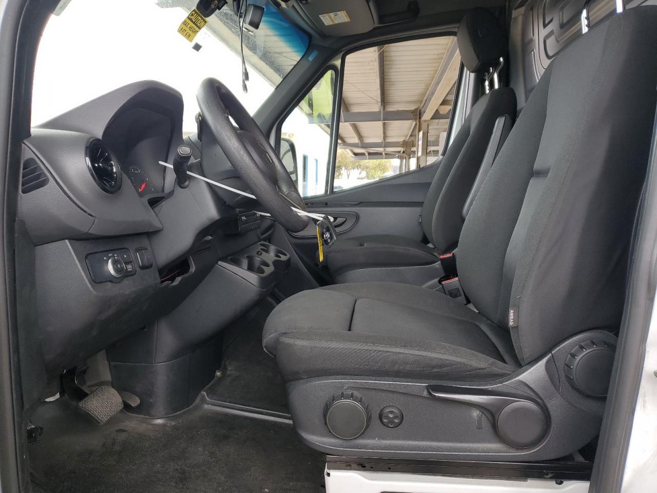 2020 Mercedes-Benz Sprinter 2500 - Фото 7