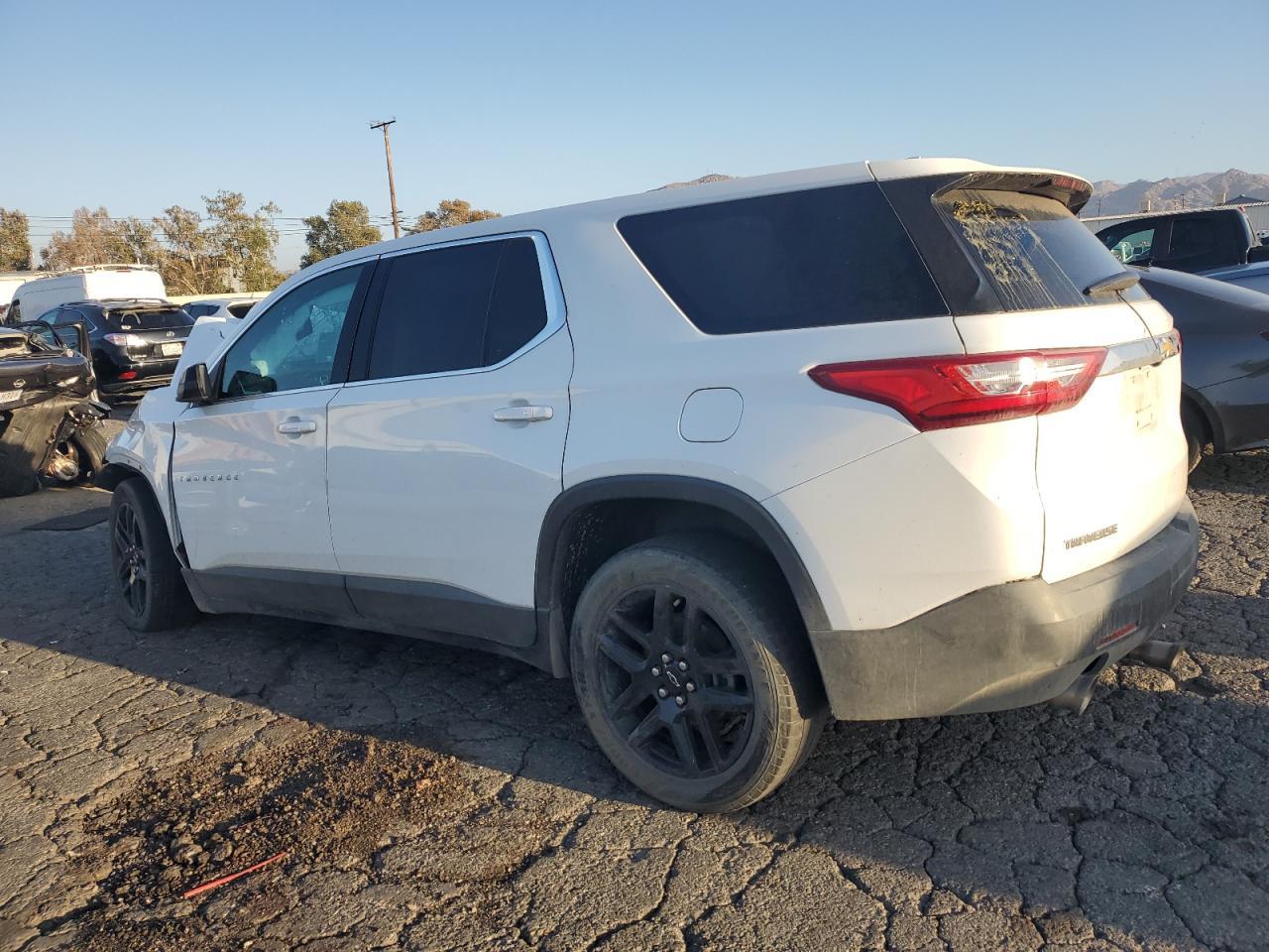 2021 Chevrolet Traverse Ls - Фото 2
