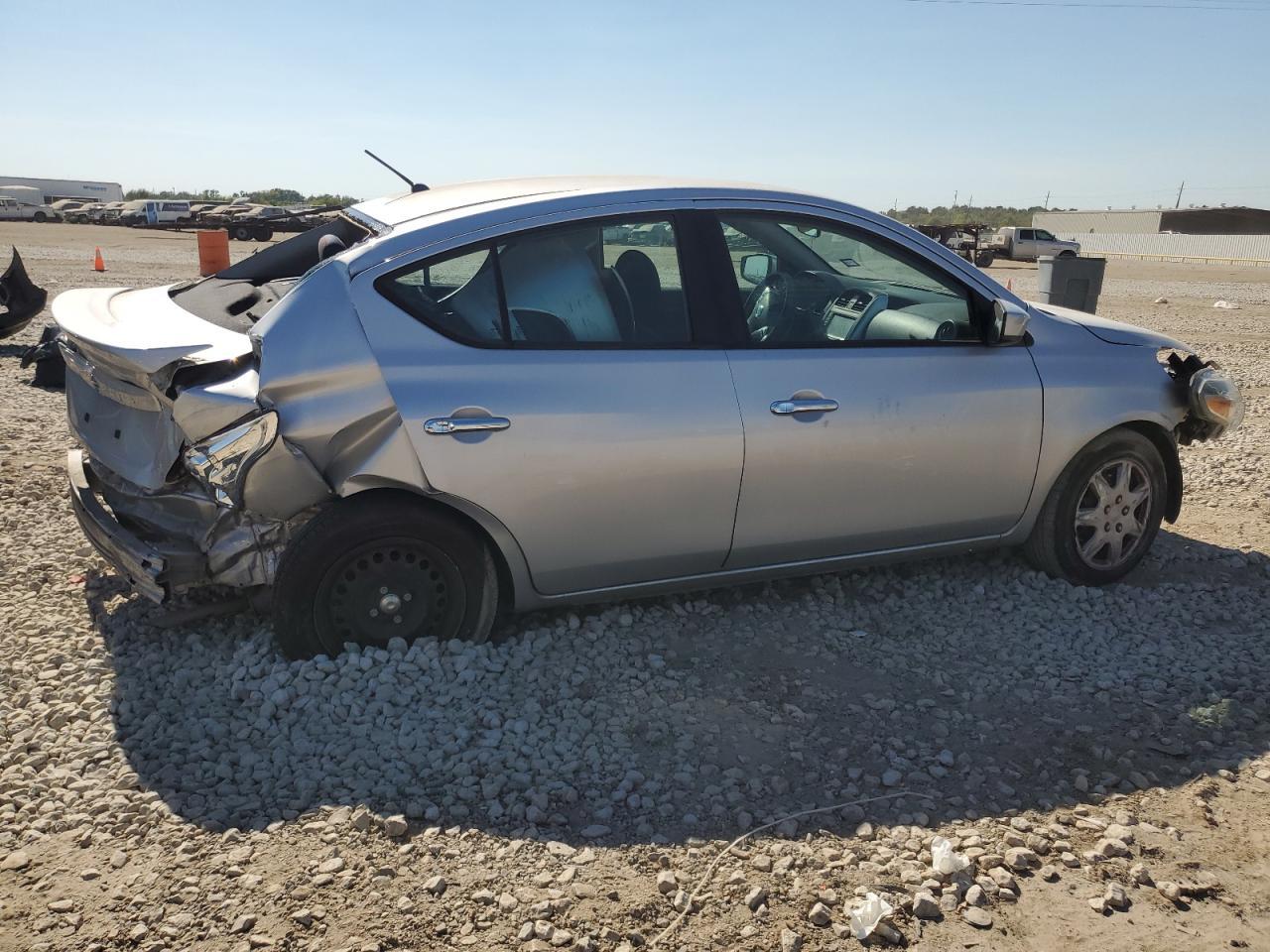 2019 Nissan Versa S - Image 3
