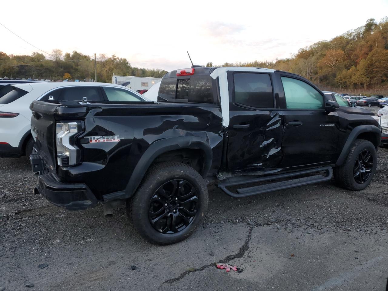 2023 Chevrolet Colorado Trail Boss - Image 3