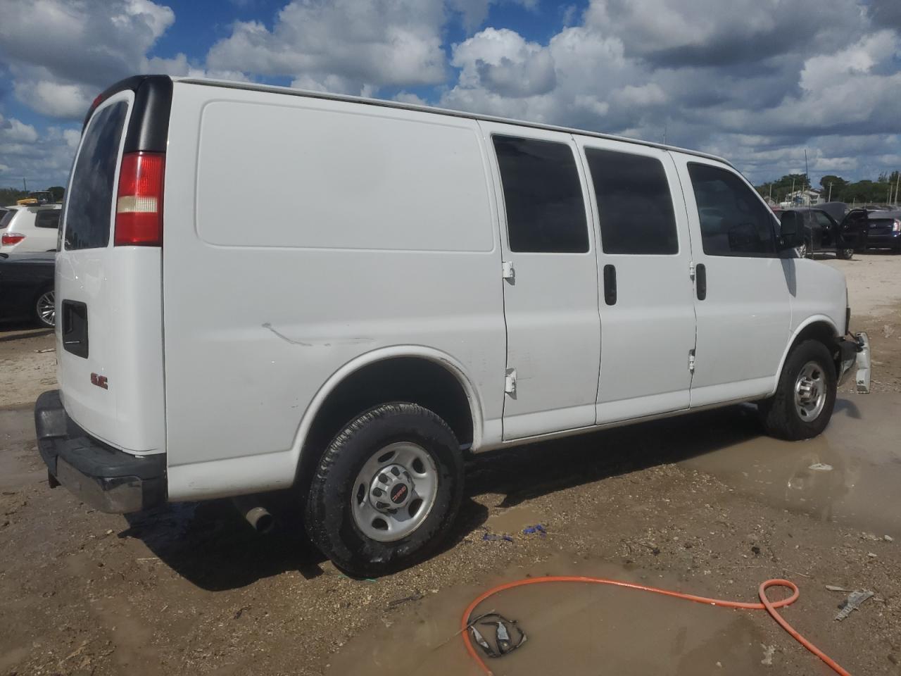 2014 GMC Savana G2500 - Фото 3