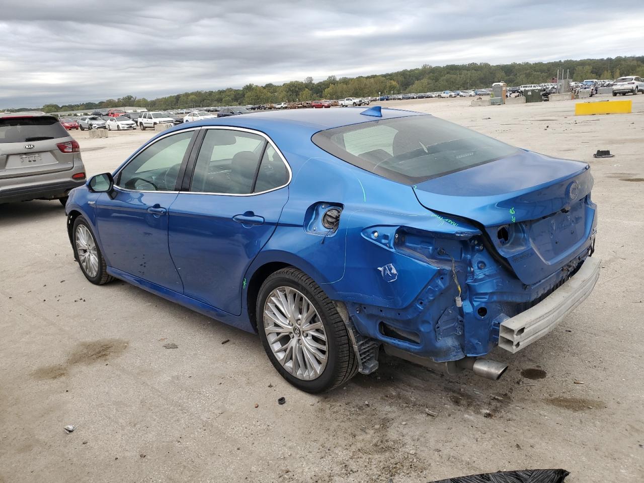 2019 Toyota Camry Hybrid - Фото 2